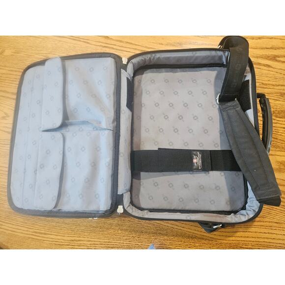 Wenger Swiss Army Laptop Computer Case Shoulder Bag Messenger Briefcase 16” - Picture 4 of 9